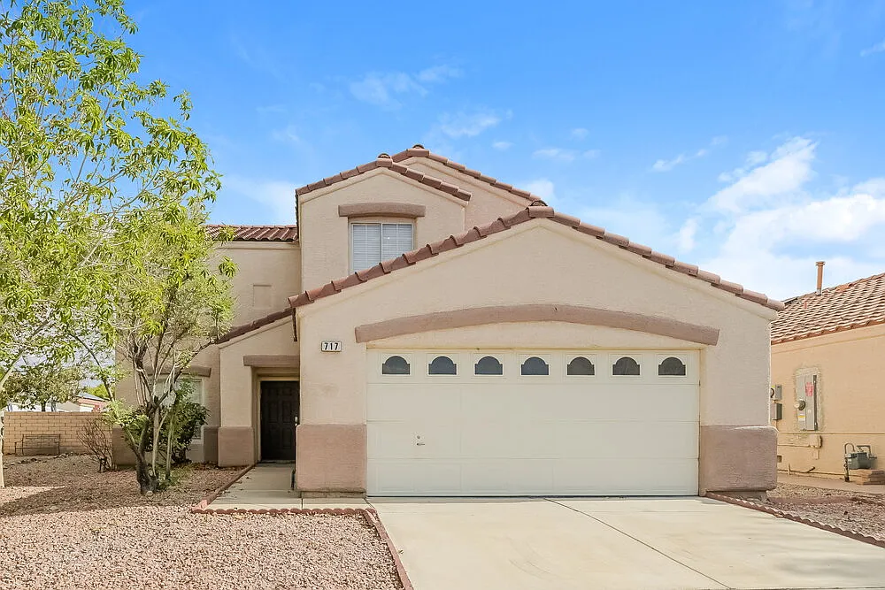 3 bed, 2.0 bath, 1756 sqft, $2,900 — Photo 1