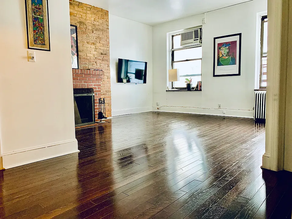 131 E 15th St #4C
