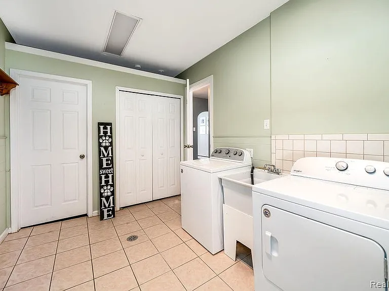 165 Bowers St — Photo 24