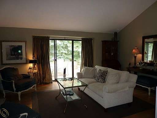 4th image of 1630 S Hill Cir #1