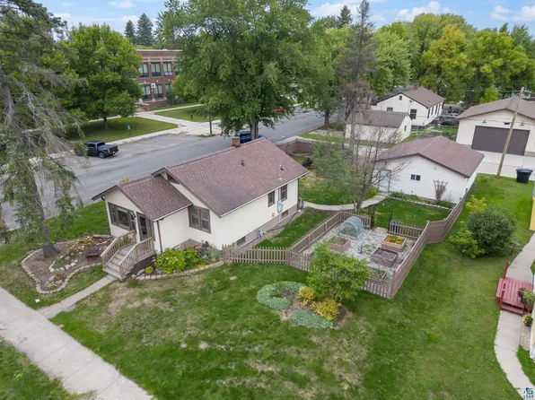 1229 12th St S, Virginia, MN 55792