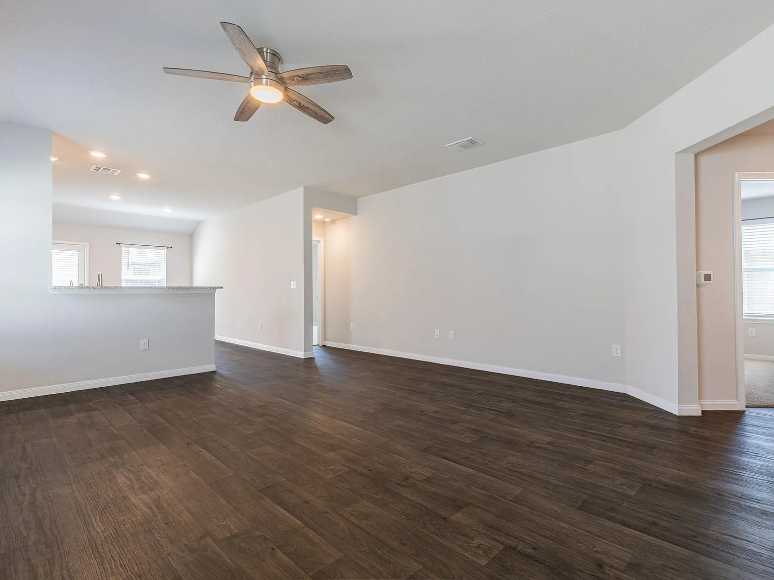 3 bed, 2.0 bath, 1368 sqft, $2,000 — Photo 4