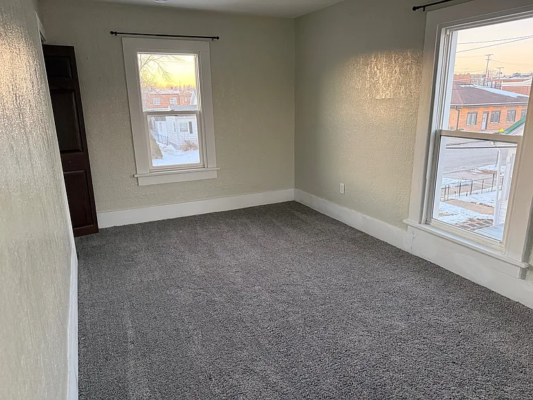 212 S Madison St — Photo 15