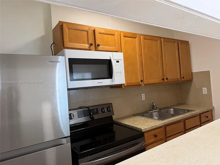 636 SW 8th Ave #636 — Photo 5
