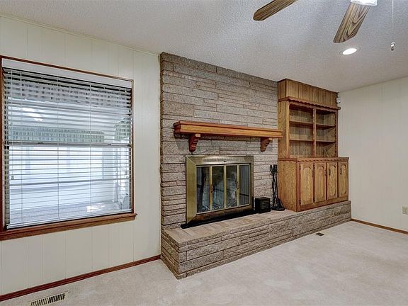 4th image of 4007 Lawn Dr