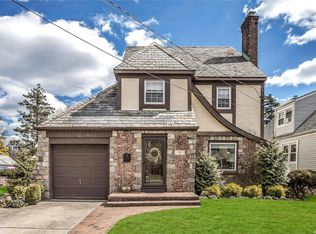 116 Stuart St, Lynbrook, NY 11563