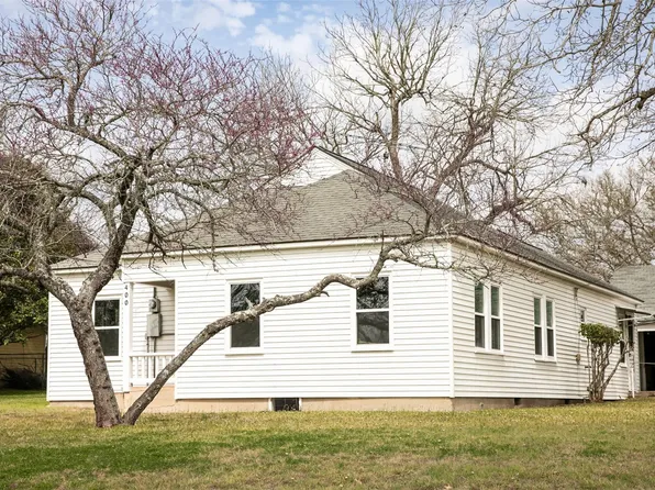 400 N Brazos St, Burton, TX 77835