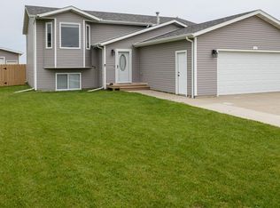 128 Libby Rd, Bismarck, ND 58504