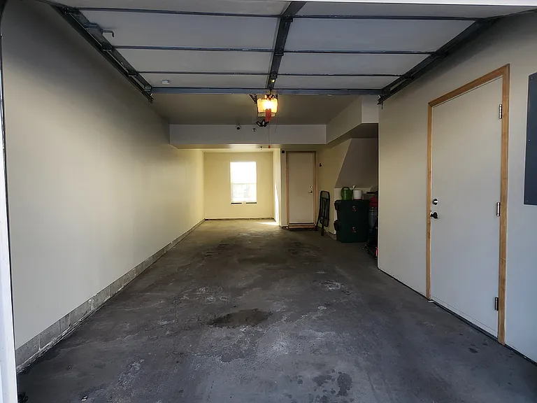 716 Bryant Ave N — Photo 11
