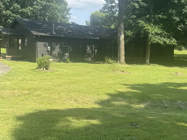 800 Ellington Dr, Lafayette, TN 37083
