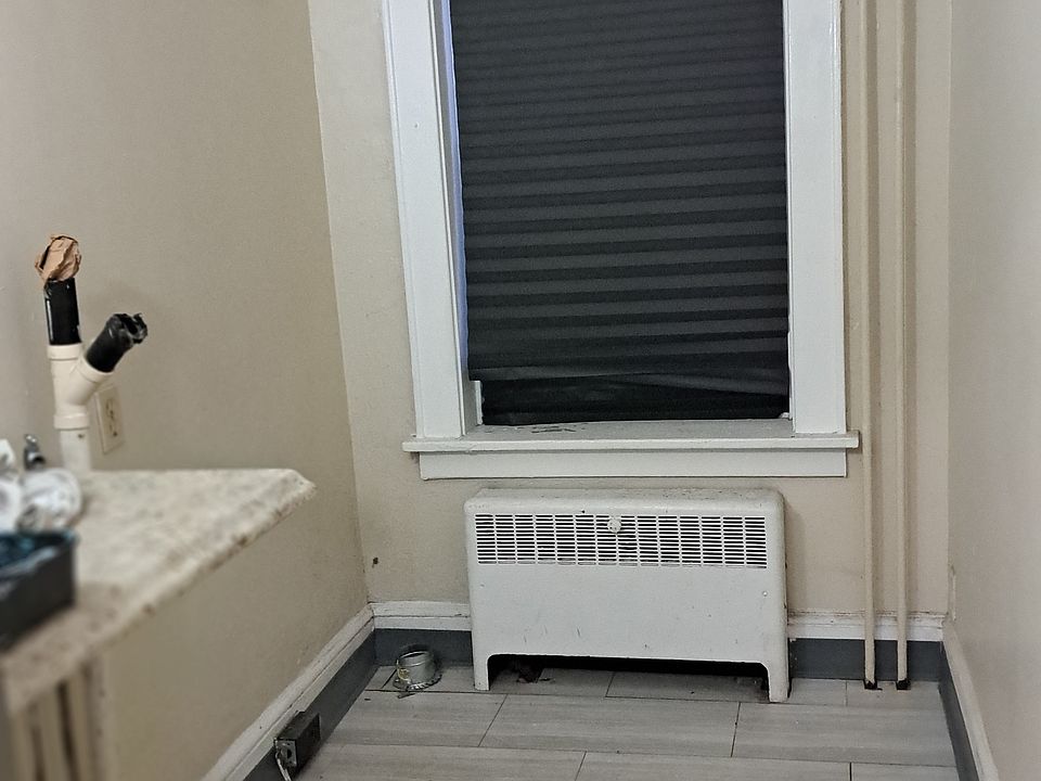 Walk-in Pantry with Washer & Dryer Hookup
