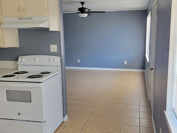 4th image of 304 E Carpenter St #2