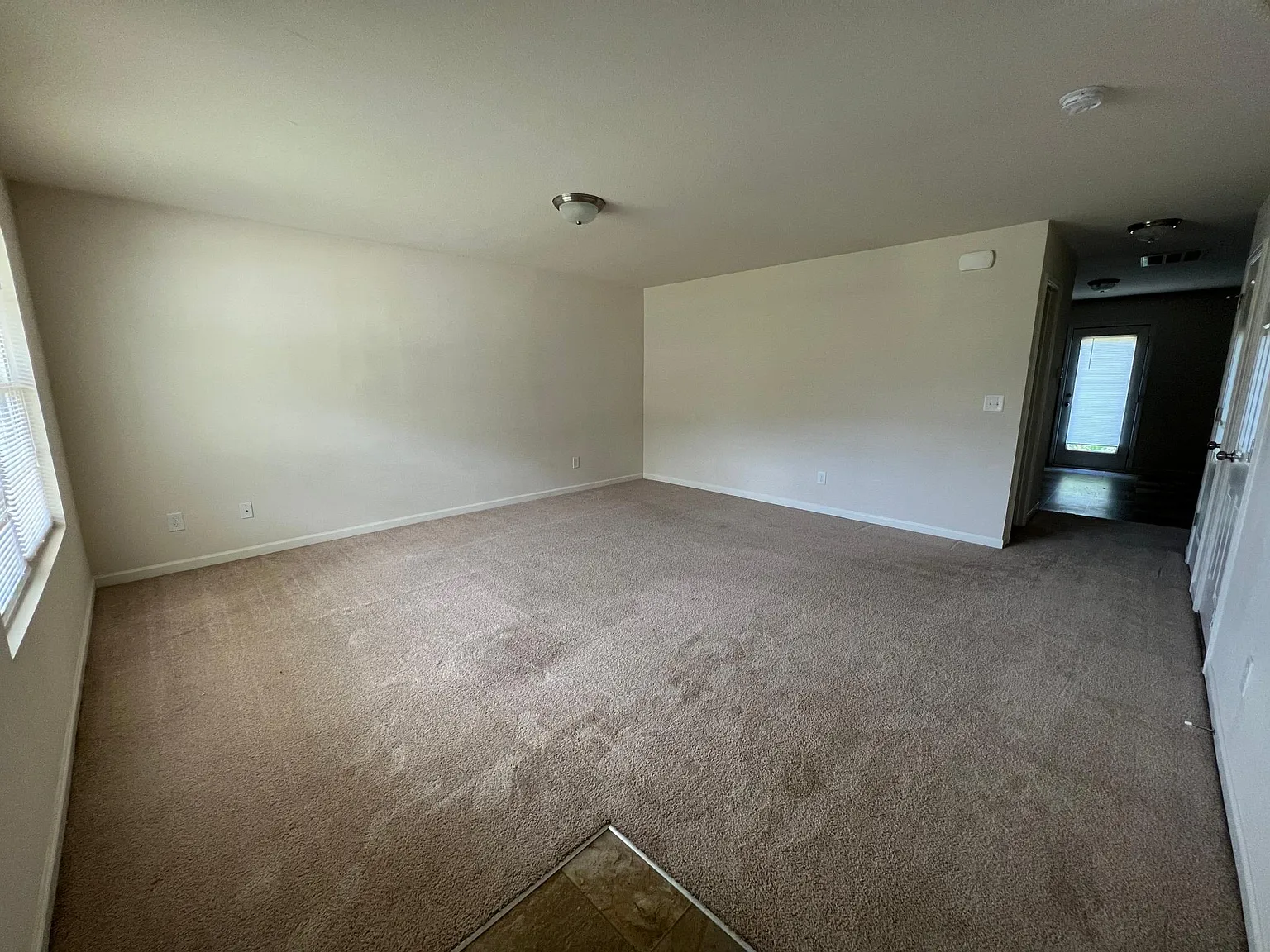 4 bed, 2.5 bath, 1812 sqft, $2,100 — Photo 2