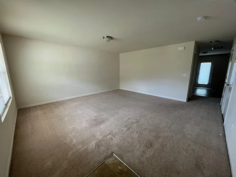 1204 Sweetgrass St — Photo 2