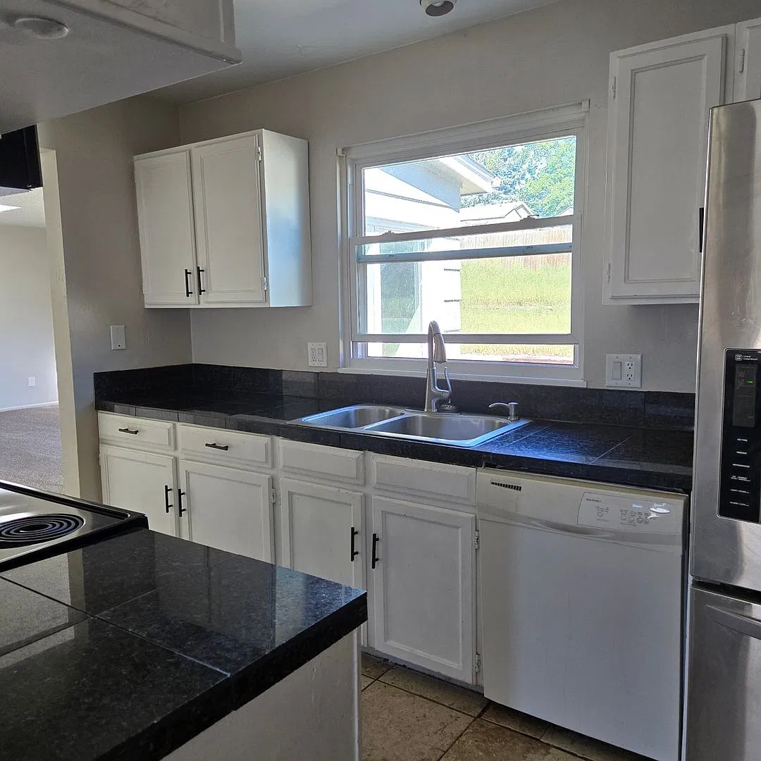 Spacious 4BR House in Parker, no HOA! — Photo 4