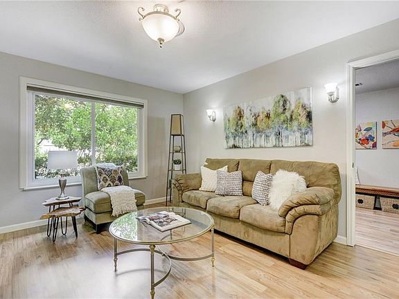4th image of 7607 Eastcrest Dr