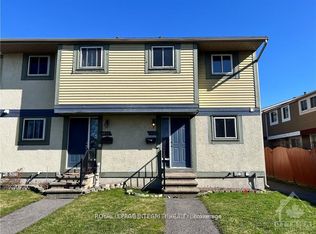 1826 Stonehenge Cres, Ottawa, ON K1B 4Z9