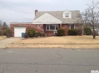 2883 Hempstead Ln, Wantagh, NY 11793