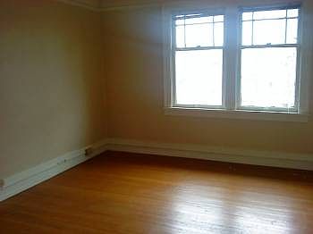 3rd image of 208 N Tacoma Ave APT 5