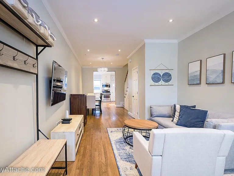 1421 Hopkins St NW — Photo 4
