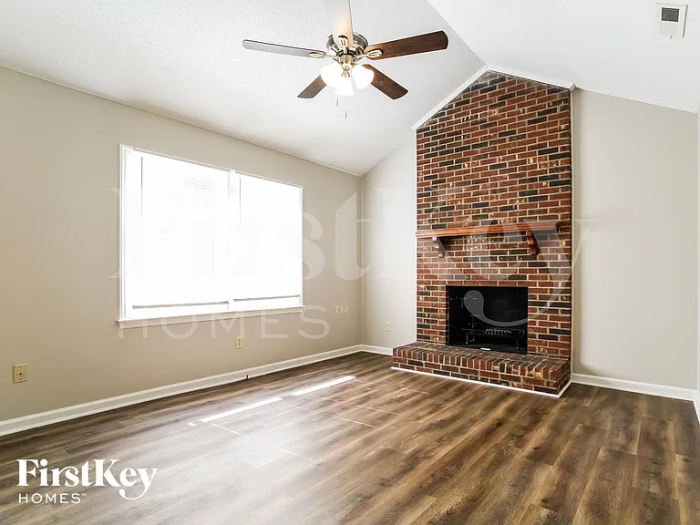 814 Dewey St — Photo 3