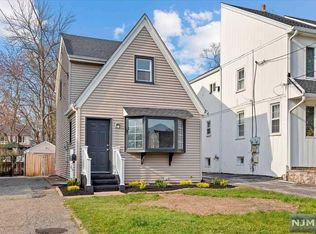 85 Grove St, Bergenfield, NJ 07621
