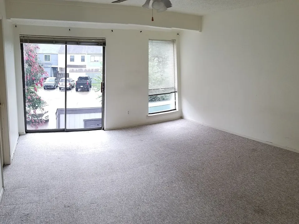 36 Larkspur Ln