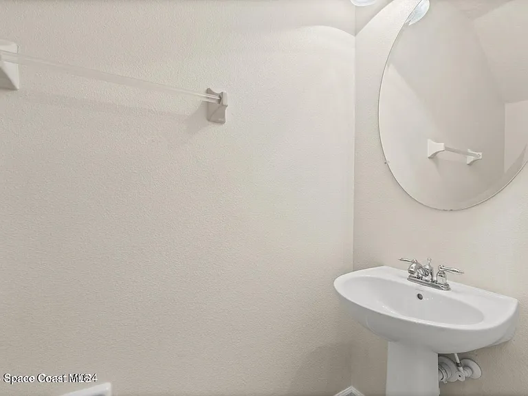 765 Ventura Dr — Photo 12