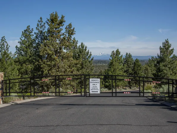 3700 NW Perspective Dr, Bend, OR 97703