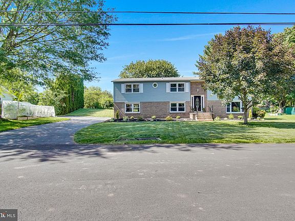 2nd image of 19 Hemlock Dr