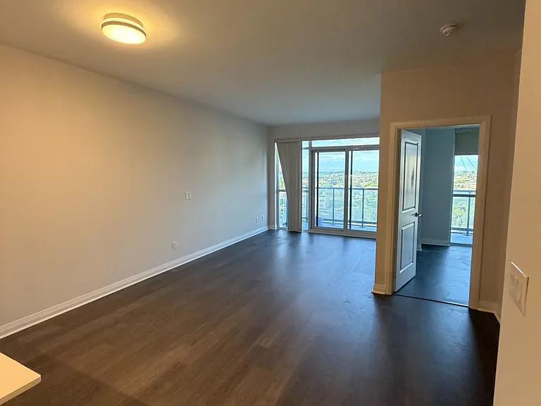 55 Oneida Cres #1101 — Photo 5