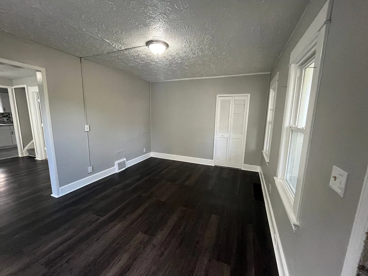 Cudell / Edgewater - 4 Bedroom Single Family Home — Photo 4