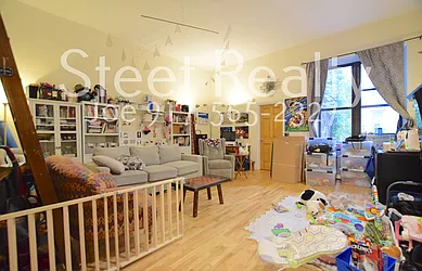 Rented by Street Realty Brokerage LLC