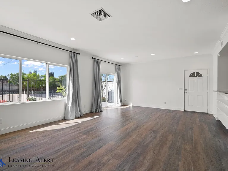 20300 Vanowen St #36 — Photo 6