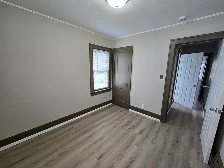 947 Newton St — Photo 12