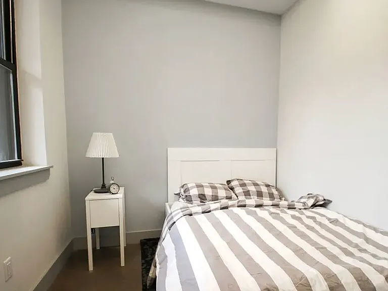 102 Scholes St #3B — Photo 9
