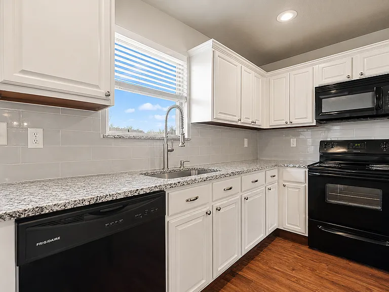5406 Monaco Ln — Photo 11