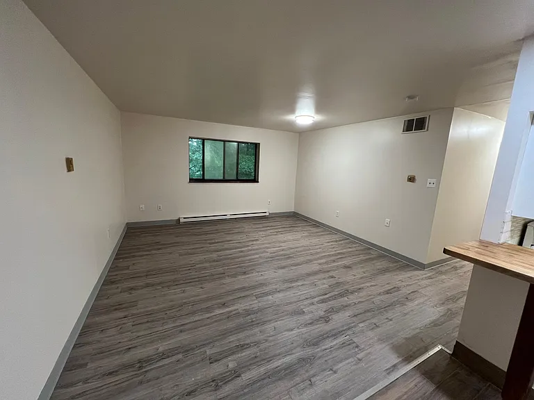 Colonial Oaks Apartments — Photo 7