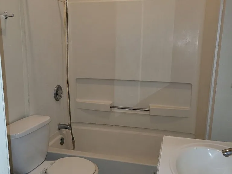 462 Evans Ave #100 — Photo 4