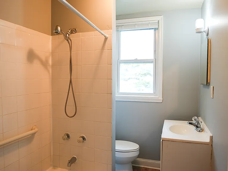 3221 Belmont Ave — Photo 10