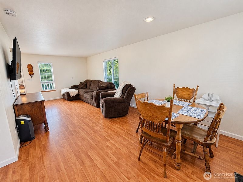 5th image of 419 Spring Lane