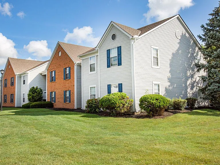 Wexford Lakes Apartments and Townhomes — Photo 35
