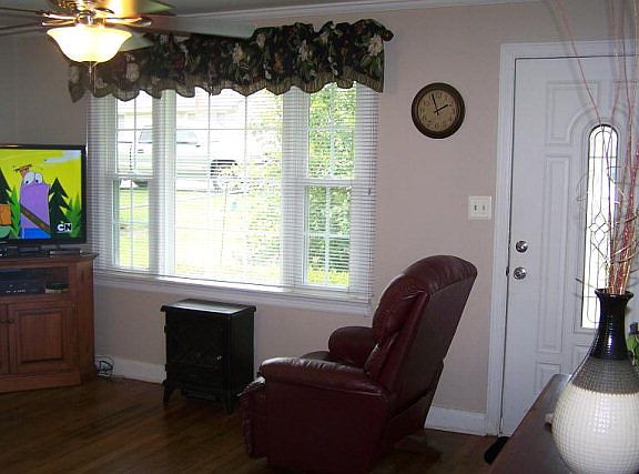 5th image of 404 Oakwood Ave