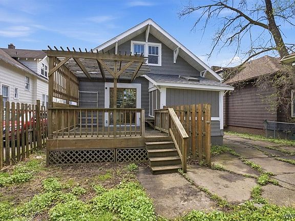4th image of 162 Winspear Ave