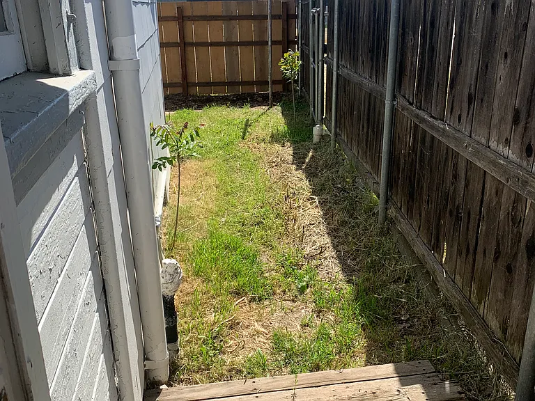 1027 Locust St — Photo 14