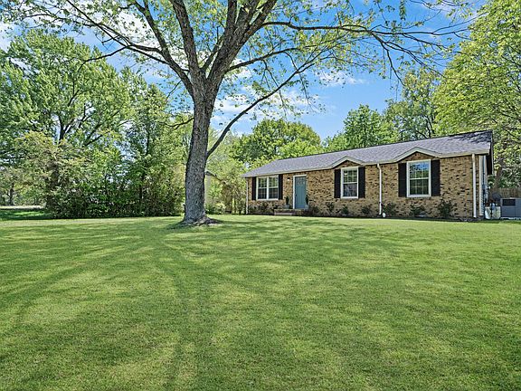 2nd image of 402 Spencer Ln