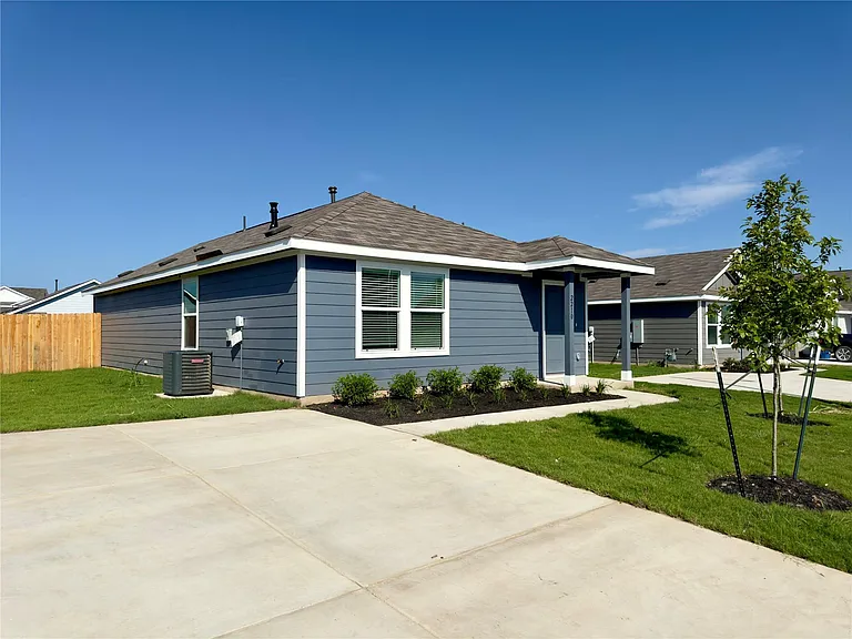 2210 Cyclone Dr — Photo 3