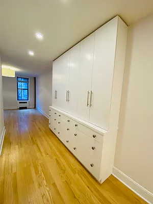 Rented by Metropolis Real Estate of Manhattan | media 10