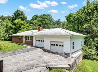 998 Burchfield Rd, Dandridge, TN 37725