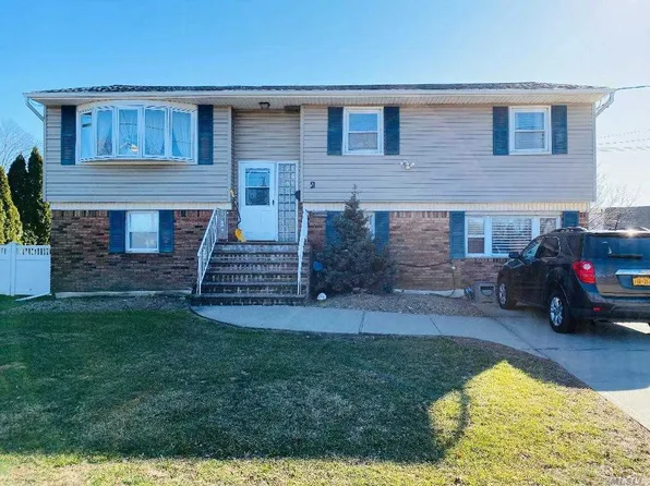 2 Zoranne Dr, Farmingdale, NY 11735